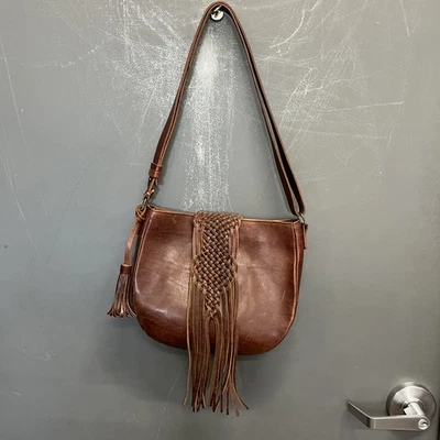 Cartera de hombro para mujer marrón marca Lucky de cuero puntada de látigo solapa flecos silla de montar Foto 1 de 4