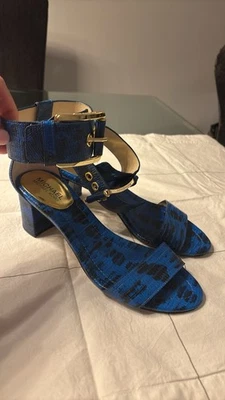 Sandálias salto bloco patenteado azul e dourado Michael Kors 8M - Imagem 1 de 4