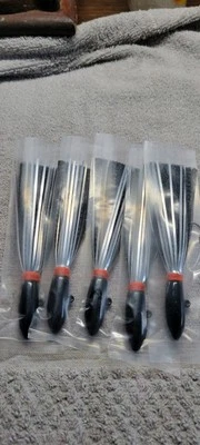 Paquete de 5 ganchos de agua salada mostaza 5/0 envoltura de Mylar Momba negra 11/2 oz Foto 1 de 4