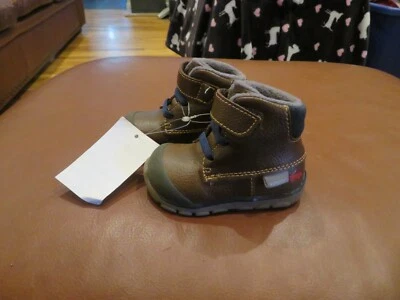 Botas de correr See Kai marrón para niños pequeños, 4 nuevas con etiquetas Foto 1 de 3