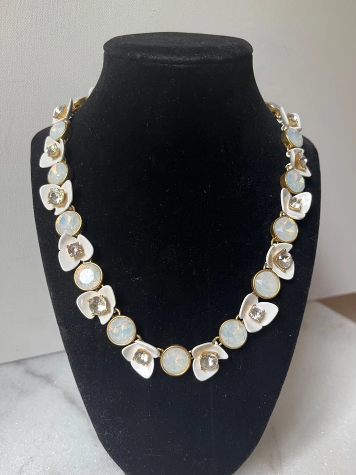 Collar J Crew Floral Esmalte Blanco Opalescente Brûlée Brulee Cristal Transparente Oro Foto 1 de 4