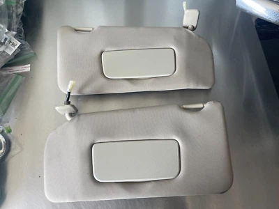 Juego de pares de parasoles grises para conductor y pasajero Nissan Altima 2007-2012 Foto 1 de 3