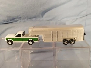 1992 Ertl Farm Machines Ford F250 4X4 Pickup W Livestock Trailer Diecast Truck - Picture 1 of 8