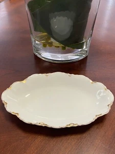 Johndon Bros Small 5x8' Oval Shaped Plate, Creamy White w/Scallop Gold Trims - Picture 1 of 5