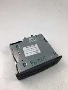RENAULT MEGANE II Sedan LM0/1 Musik-Player ohne GPS 8200607918C 2004 21904045 - Bild 1 von 4
