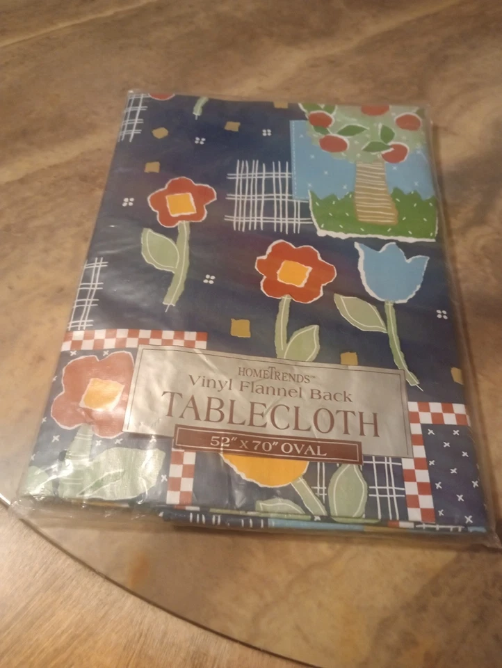 Town & Country Line Vinyl Flannel Back Tablecloth 52x70 Oblong 1992