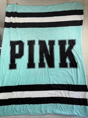 Manta Victoria's Secret ROSA 50x60 Como Nueva Logo Rayas Negro Blanco Vellón Foto 1 de 4