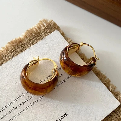 1 par de aretes geométricos irregulares de metal de resina en forma de U para mujer Foto 1 de 4