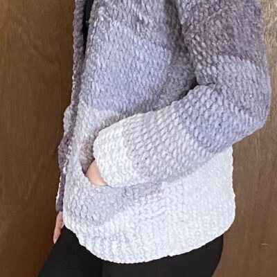 Suéter Cárdigan Tejido Hecho a Mano - Gris Ombré Foto 1 de 4