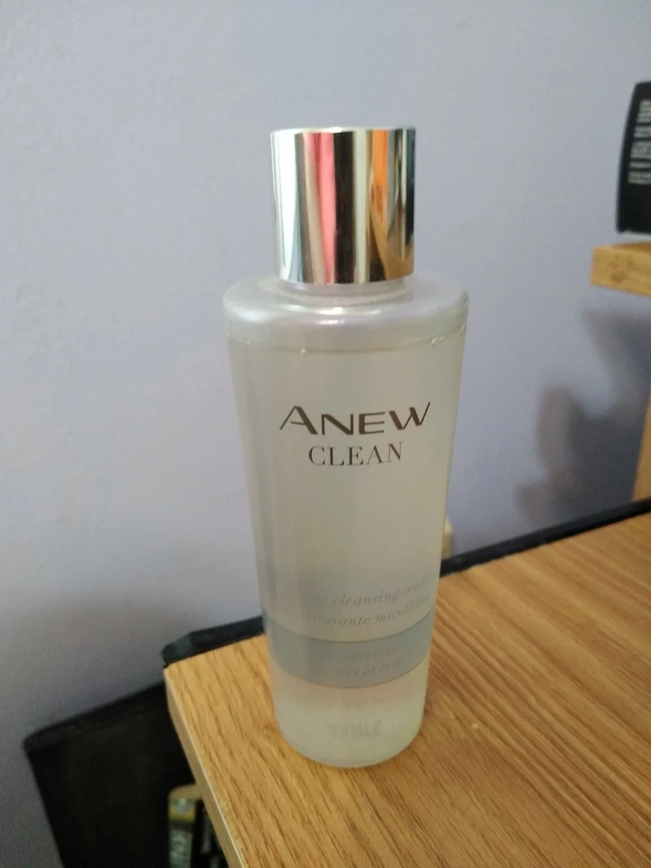 Agua limpiadora micelar AVON Anew Clean (5 OZ) Foto 1 de 1
