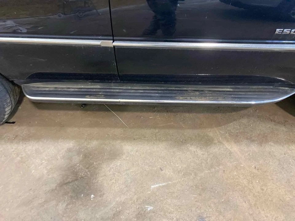 07 08 09 10 11 12 13 14 estriberas Cadillac Escalade Foto 1 de 1