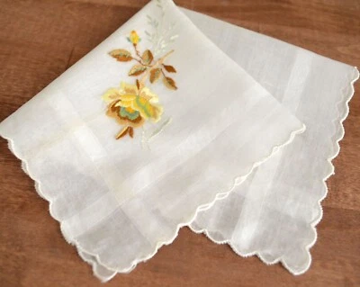 DE COLECCIÓN HANKY AÑOS 50 BORDADO AMARILLO ROSA VERDE ORO MARRÓN FESTONEADO DULCE Foto 1 de 3