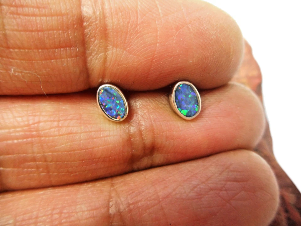 Natural Small Australian Opal Stud Earrings  - Sterling Silver Gemstone — 第 1/4 张图片