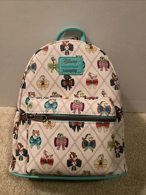 MINI MOCHILA LOUNGEFLY DISNEY PRINCESSES BOWS AOP ~ COM ETIQUETAS~ NOVA EM FOLHA - Imagem 1 de 4