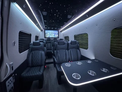 Mercedes-Benz Sprinter 2025 lanzadera ejecutiva de lujo ~ 13 pasajeros ~ 3500 dobles ~ NUEVO Foto 1 de 4