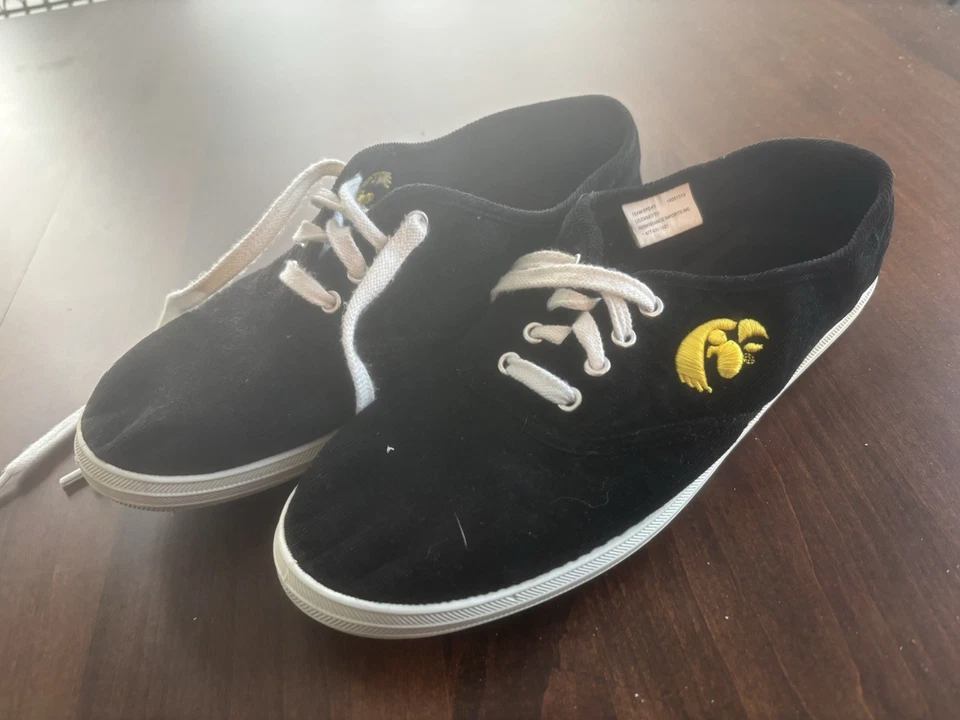 Iowa Hawkeyes women’s canvas shoes, size 8.5 - Image 1 of 4