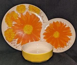 Vintage 3PC Vera for Mikasa Marigolds Dinner + Salad Plates & Crocus Bowl Set - Picture 1 of 3