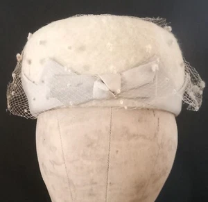Vintage Pillbox Hat, Merrimac, Union Label, Beige Brushed Wool Grosgrain Ribbon - Picture 1 of 15