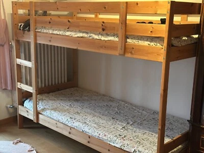 Letto a castello legno Ikea semi nuovo completo di  2materassi  - Immagine 1 di 3