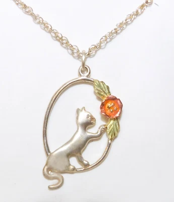 Collar Colgante Gato Hojas Rosa 12k Oro Negro Hills Oro Esterlina Foto 1 de 3