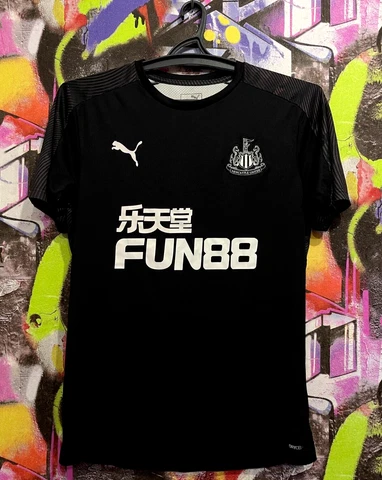 Newcastle United FC Football Shirt Soccer Jersey Fun88 Puma Mens size S / M Cover