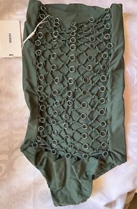 Traje de baño Mikoh sin tirantes de metal anillado en la espalda verde militar de una pieza talla XS - Imagen 1 de 6