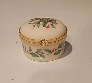 Lenox Porcelain Christmas Hinged Holly Berry Gold Trim Trinket Box 2x1.25” - Picture 1 of 8