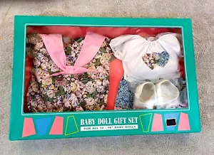 New NIB 1990's Gift Set 12" to 14" Baby Dolls 2 Outfits + Accessories Vintage - Picture 1 of 3