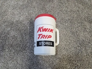 VINTAGE Kwik Trip Stores Aladdin Plastic Travel Mug Cup 34 Oz - Picture 1 of 5