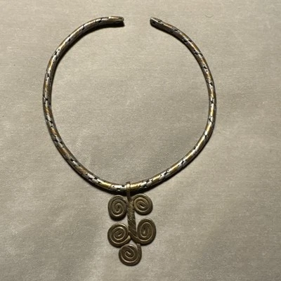 Collar africano de tres metales hecho a mano con colgante martillado extraíble Foto 1 de 4