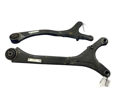 Brazo de control trasero derecho e izquierdo Cadillac Escalade ESV 2021-2022 OEM *85K* Foto 1 de 4