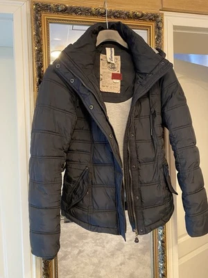 Dreimaster Damen  Winterjacke Größe M Schwarz mit abnehmbarer Kaputze - Bild 1 von 4