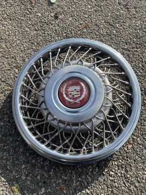 One factory 1989 to 1992 Deville 15 inch wire spoke hubcap wheel cover cracked - Image 1 of 4