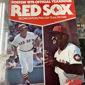 1976 Boston Red Sox Official Yearbook NM/M Condition Yaz Lynn Fisk Rice Tiant - Picture 1 of 3