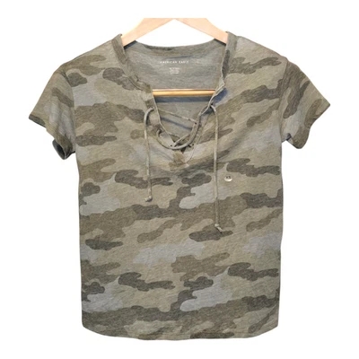 Camiseta American Eagle para mujer talla XS verde camuflada manga corta con cordones informal Foto 1 de 4