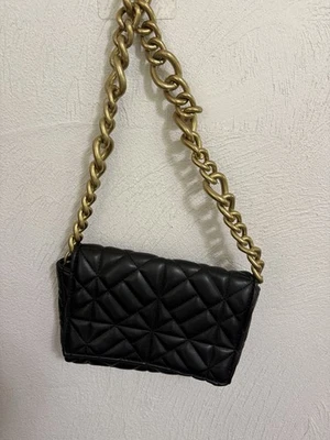 Bolso de Hombro Zara Acolchado Grueso Tono Dorado Cadena Cuero Vegano Foto 1 de 4