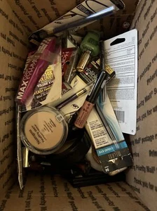 Lot 50 PCs DAMAGED BOX / OPEN Cosmetics - Picture 1 of 6