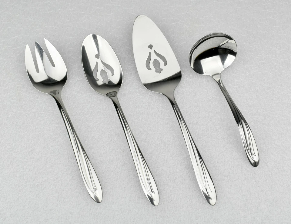 CUATRO cubiertos International Silver DYNAMIC de acero inoxidable para servir  Foto 1 de 4