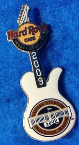 PIN DE GUITARRA HARD ROCK CAFÉ YANKEE STADIUM TEMPORADA INAUGURAL DE BÉISBOL 2009 LE - Imagen 1 de 1
