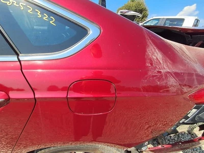 Used Left Quarter Glass fits: 2017 Ford Fusion L. chrome on top and bottom Left Foto 1 de 4