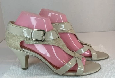 Bomba con tiras Bandolino Taupe imitación piel de serpiente soñador 9M Foto 1 de 4