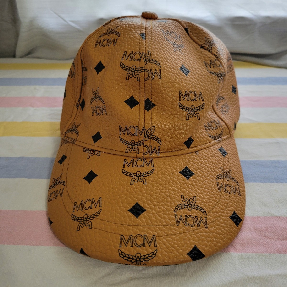 MCM エムシーエム　ヴィセトス　クラシック　レザーキャップ MCM エムシーエム ヴィセトス クラシック レザーキャップ