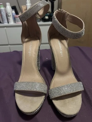 Deliciosa Sandalia Plateada Estrás Gruesa Tacones Altos Formal Baile de graduación Boda Talla 10 Foto 1 de 3
