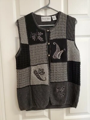 Chaleco Suéter Sharon Damas Jóvenes Negro y Gris Paisley Abierto con 3 Botones Talla S Foto 1 de 4