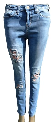 Pantalones de mezclilla para mujer American Rag Cie azul parche floral talla 9 Foto 1 de 4