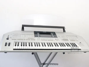 Yamaha Tyros 2 Workstation Keyboard + Tragetasche mit Rollen + 1 J. Gewähr. - Bild 1 von 7