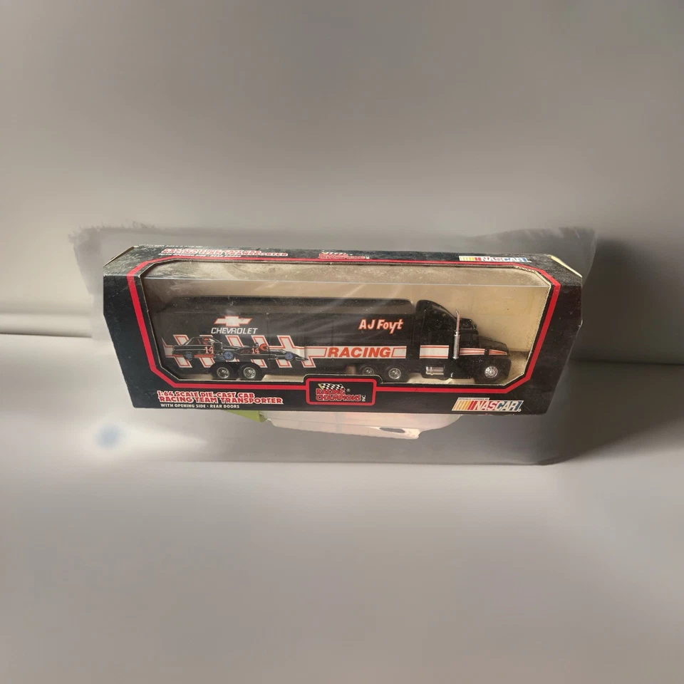 [NASCAR] -AJ FOYT RACING TEAM TRANSPORTER CHEVY SEMI TRUCK, DIE CAST SCALE 1:64 - Image 1 of 1