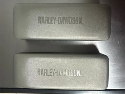 2 estuches rígidos de tela de microfibra Harley Davidson gris/negro Foto 1 de 4