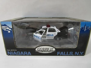 Gearbox Ford Crown Victoria Diecast 1:43 Niagra Falls New York - Picture 1 of 5