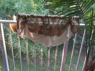 Cenefa/cortina natural de arpillera y muselina Foto 1 de 4